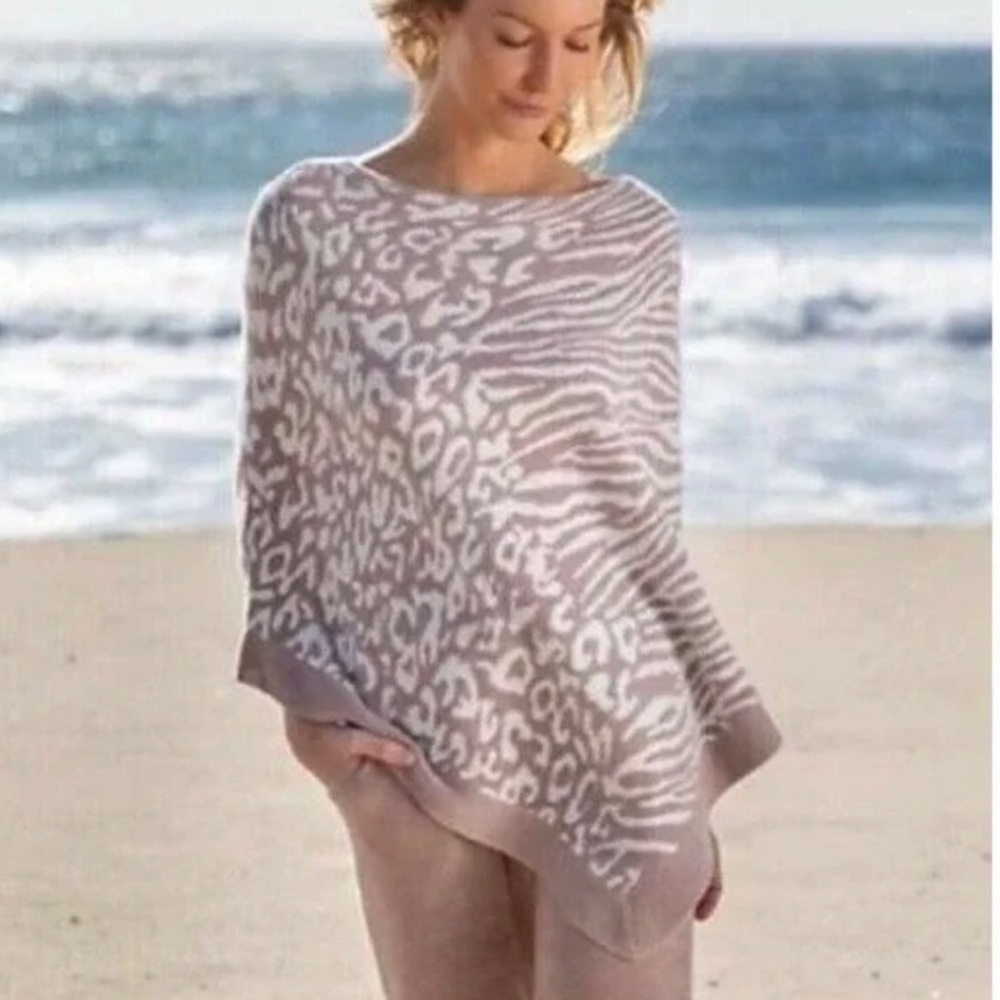 Barefoot dreams poncho